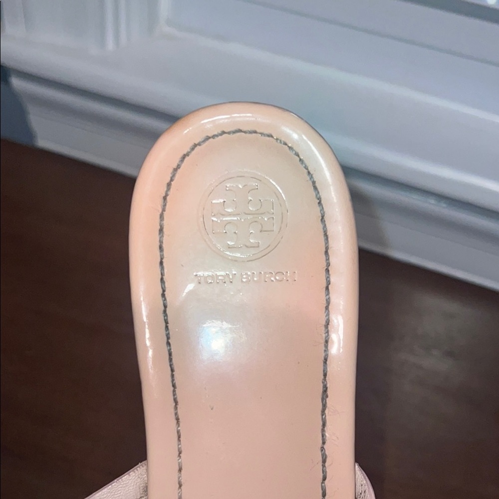 Tory Burch Nude Sandals Classic Leather Design - Picture 2 of 5